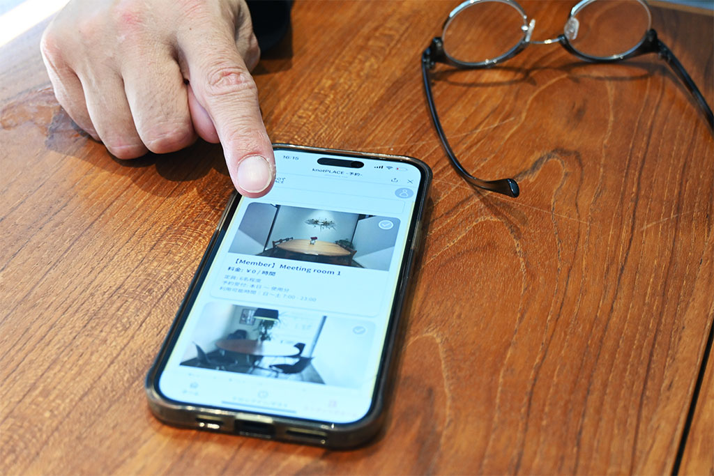 専用アプリ「knotPLACE」で、利用登録から予約・決済まで行えます。