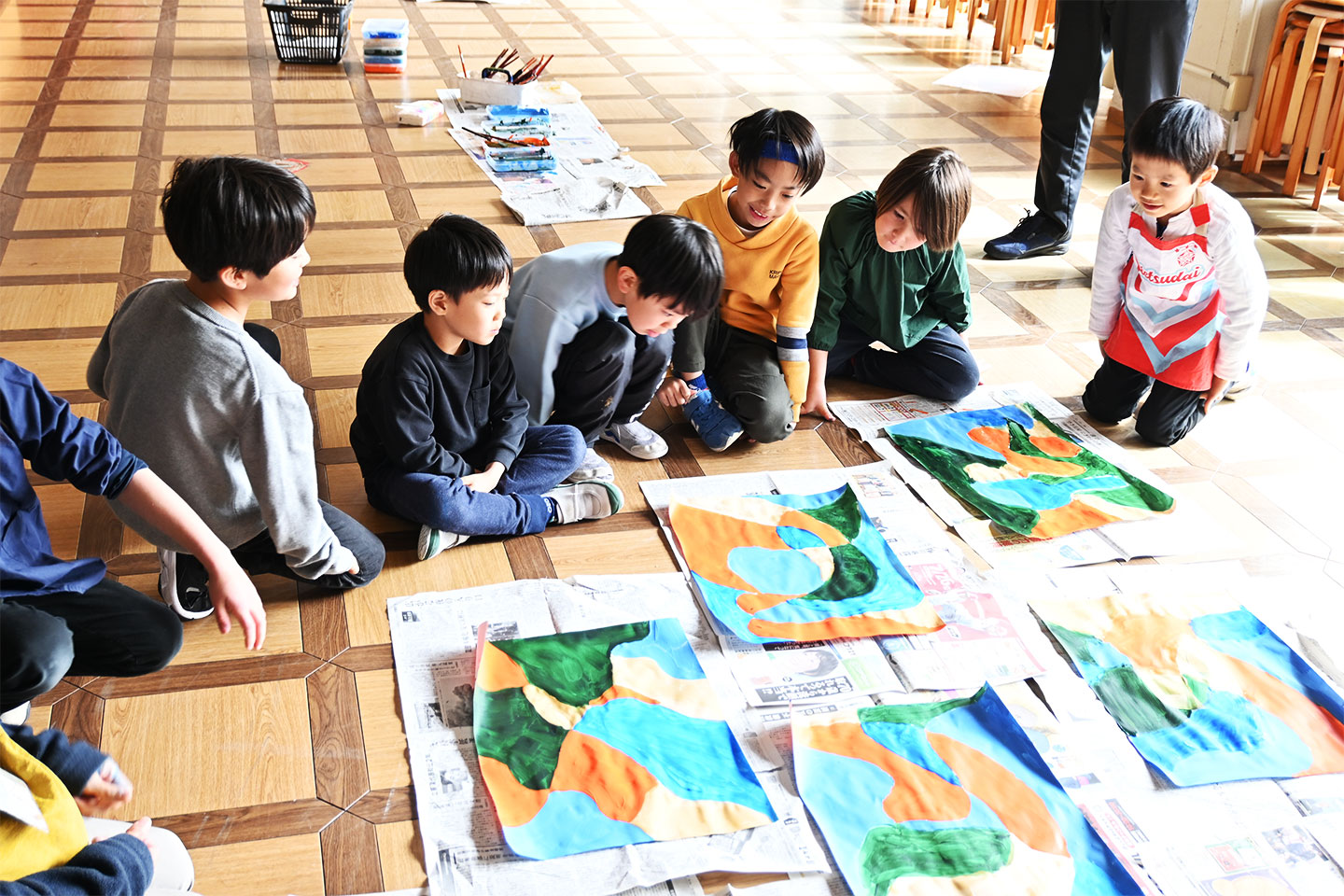 みんなの作品を見て、お互いに感想を言い合いました。