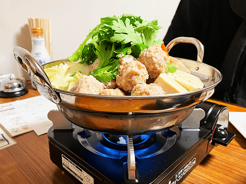 信州福味鶏を使った自家製鶏つくねの豆腐鍋。鶏だしの旨味が凝縮した滋味深い味わい