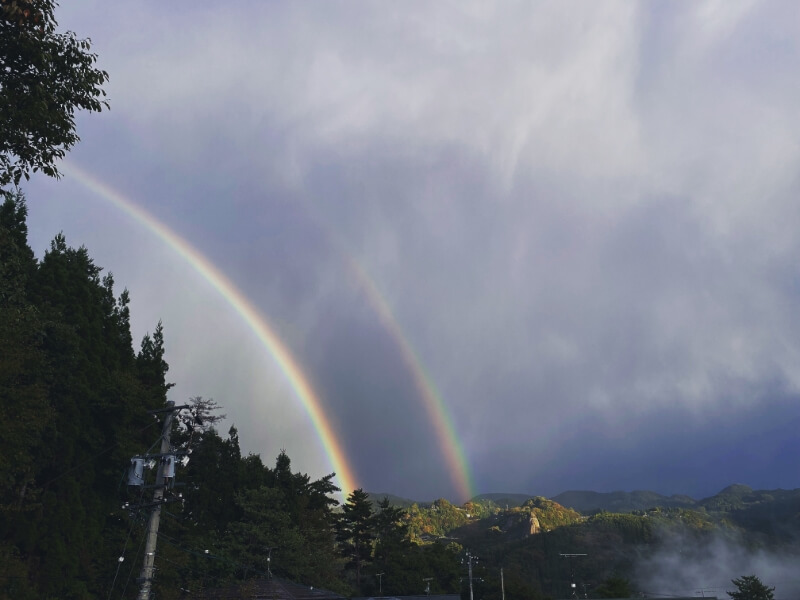 ある日、自宅の窓から見えた虹（写真提供：nuno.）