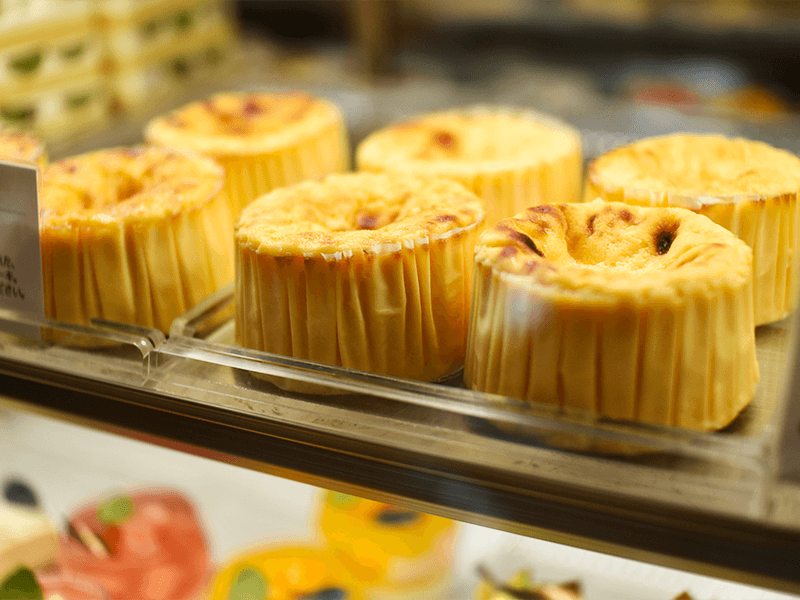 こうして「ラ・ビーニャ」のチーズケーキの再現に成功した戸谷さん。メニュー名を「バスクチーズケーキ」とし、せっかくなら専門店を立ち上げようと、2018年に二号店となる「GAZTA（ガスタ）」を一号店近くにオープンしました。